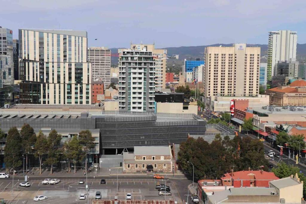 Free Parking Cityview Pool Gym Apartment